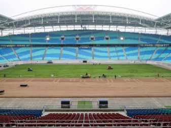 Der im Herbst 2018 in der Red Bull Arena verlegte Rasen ist nicht mehr zu retten und muss ausgetauscht werden. Foto: Jan Woitas Der im Herbst 2018 in der Red Bull Arena verlegte Rasen ist nicht mehr zu retten und muss ausgetauscht werden. Foto: Jan Woitas