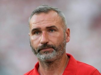 VfB-Trainer Tim Walter sieht ein 2:2 seines Teams VfB-Trainer Tim Walter sieht ein 2:2 seines Teams