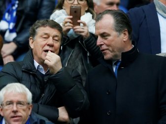 Otto Rehhagel (l.) verteidigt Clemens Tönnies Otto Rehhagel (l.) verteidigt Clemens Tönnies