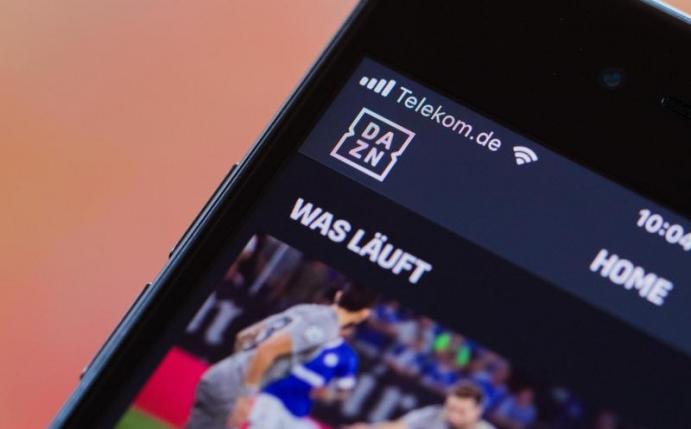 Der Streamingdienst DAZN ist neuer Akteur beim Angebot der Übertragung der Bundesliga. Foto: Rolf Vennenbernd