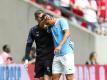 Humpelt nach nur 12 Minuten verletzt vom Spielfeld: Leroy Sané (r) von Manchester United. Foto: Martin Rickett/PA Wire