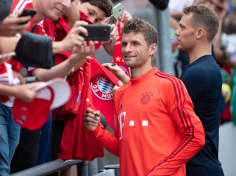 Gefragter Mann im Bayern-Trainingslager. Thomas Müller (l). Foto: Sven Hoppe Gefragter Mann im Bayern-Trainingslager. Thomas Müller (l). Foto: Sven Hoppe