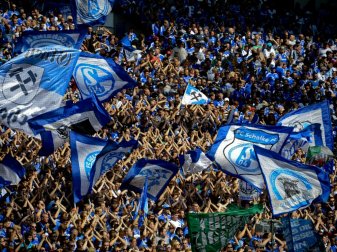 Schalke-Fans sind weiterhin entrüstet über Tönnies Worte Schalke-Fans sind weiterhin entrüstet über Tönnies Worte