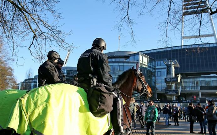 Es gab verletzte Polizisten beim Pokalspiel in Bremen