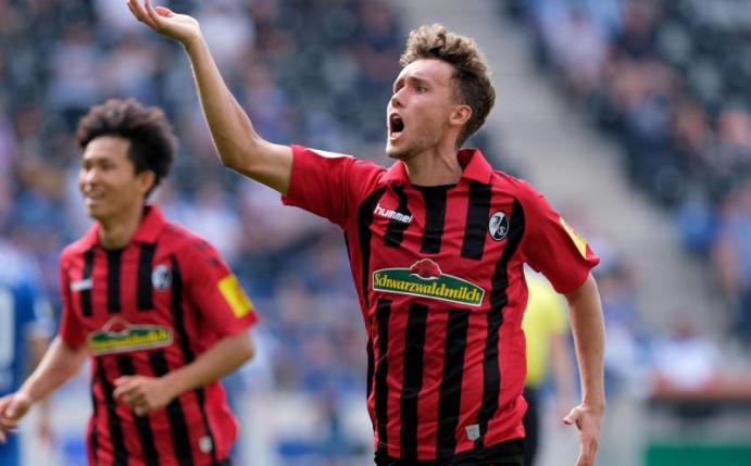 Luca Waldschmidt feiert seinen Treffer in Magdeburg. Foto: Peter Steffen