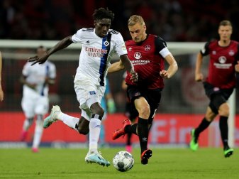 Bakery Jatta (l.) spielt im DFB-Pokal von Beginn an Bakery Jatta (l.) spielt im DFB-Pokal von Beginn an