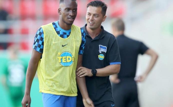 In München könnte Hertha-Coach Ante Covic (r) auf Neuzugang Dodi Lukebakio setzen. Foto: Daniel Karmann