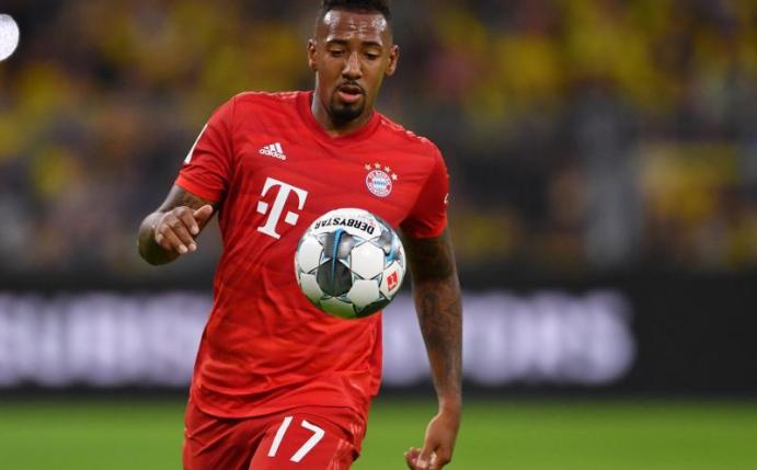 Muss in Cottbus zunächst auf der Bank Platz nehmen: Bayern-Verteidiger Jerome Boateng. Foto: Marius Becker