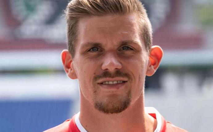 Fällt vorerst aus: 96-Neuzugang Sebastian Jung. Foto: Peter Steffen
