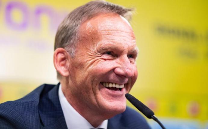 Hans-Joachim Watzke möchte eine schnelle Entscheidung bei Raphaël Guerreiro. Foto: Guido Kirchner