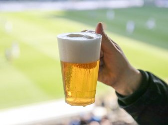 Der DFB sucht einen neuen Bier-Sponsor. Foto: Friso Gentsch Der DFB sucht einen neuen Bier-Sponsor. Foto: Friso Gentsch