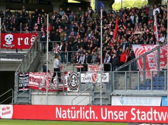 Cottbus distanziert sich von Hitlergruß-Anhängern Cottbus distanziert sich von Hitlergruß-Anhängern