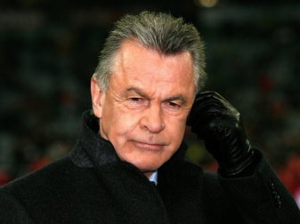 Hitzfeld: Bayern sollte Sane jetzt nicht verpflichten Hitzfeld: Bayern sollte Sane jetzt nicht verpflichten