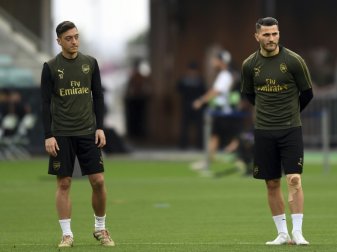 Özil und Kolasinac waren Opfer eines Raubüberfalls Özil und Kolasinac waren Opfer eines Raubüberfalls