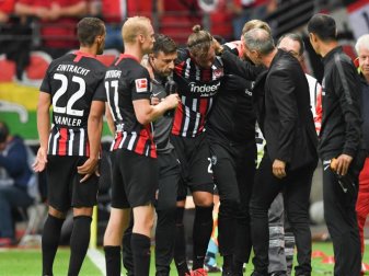 Frankfurts Marco Russ (M) musste mit einer Verletzung ausgewechselt werden. Foto: Arne Dedert Frankfurts Marco Russ (M) musste mit einer Verletzung ausgewechselt werden. Foto: Arne Dedert
