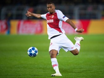 Benjamin Henrichs wird vorerst nicht nach Bremen wechseln. Foto: Marius Becker Benjamin Henrichs wird vorerst nicht nach Bremen wechseln. Foto: Marius Becker