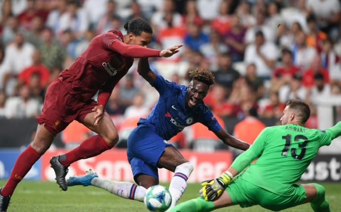 LFC-Keeper Adrian (r.) hat sich am Knöchel verletzt