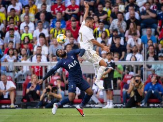 Eden Hazard (r) hat sich vor dem Saisonauftakt verletzt. Foto: Sven Hoppe Eden Hazard (r) hat sich vor dem Saisonauftakt verletzt. Foto: Sven Hoppe