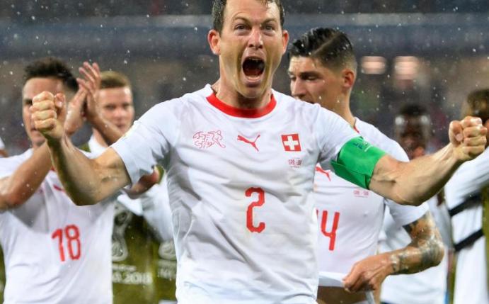Hat große Erfahrung im europäischen Fußball: Der Schweizer Stephan Lichtsteiner. Foto: Laurent Gillieron/KEYSTONE