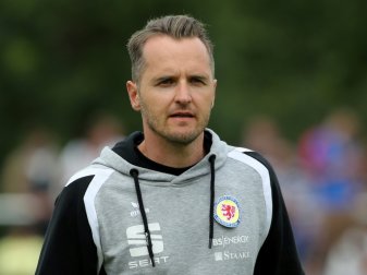 Trainer Flüthmann führt Braunschweig auf Rang drei Trainer Flüthmann führt Braunschweig auf Rang drei