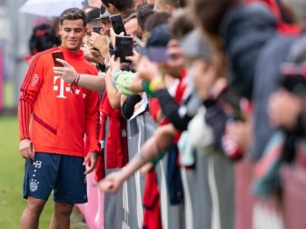Selfie mit den Bayern-Fans: Neuzugang Philippe Coutinho. Foto: Sven Hoppe Selfie mit den Bayern-Fans: Neuzugang Philippe Coutinho. Foto: Sven Hoppe