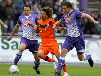 Ex-Fußballprofi Hensel (r.) wird Interimstrainer in Aue Ex-Fußballprofi Hensel (r.) wird Interimstrainer in Aue