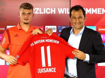 Bayern Münchens Sportdirektor Hasan Salihamidzic präsentiert Neuzugang Michaël Cuisance. Foto: Alexander Hassenstein/Getty Images Europe/FC Bayern München Bayern Münchens Sportdirektor Hasan Salihamidzic präsentiert Neuzugang Michaël Cuisance. Foto: Alexander Hassenstein/Getty Images Europe/FC Bayern München