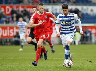 Zwei Spiele Sperre nach roter Karte: Jonas Meffert (l.) Zwei Spiele Sperre nach roter Karte: Jonas Meffert (l.)