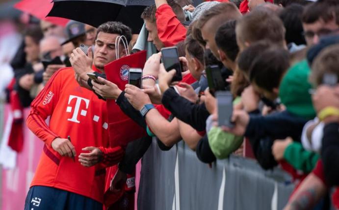 Nimmt bei seinem ersten Bayern-Einsatz zuerst auf der Bank Platz: Philippe Coutinho. Foto: Sven Hoppe