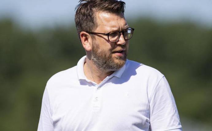 Paderborn-Manager Martin Przondziono beklagt die großen finanziellen Unterschiede in der Fußball-Bundesliga. Foto: Guido Kirchner