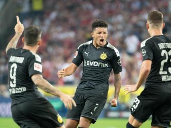 BVB-Youngster Jadon Sancho (M) leitete mit seinem Tor in Köln die Wende ein. Foto: Federico Gambarini