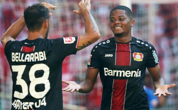 Bellarabi (l.) und Bailey feiern Leverkusens Sieg