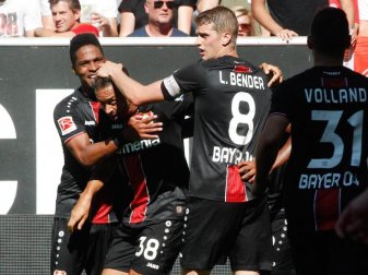 Die Leverkusener Spieler freuen sich über den Sieg gegen Fortuna Düsseldorf. Foto: Roland Weihrauch Die Leverkusener Spieler freuen sich über den Sieg gegen Fortuna Düsseldorf. Foto: Roland Weihrauch