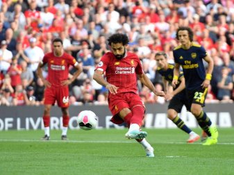 Liverpools Mohamed Salah trifft nicht nur per Strafstoß für sein Team. Foto: Anthony Devlin/PA Wire Liverpools Mohamed Salah trifft nicht nur per Strafstoß für sein Team. Foto: Anthony Devlin/PA Wire