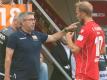 Union-Trainer Urs Fischer (l) wechselte in Sebastian Andersson den Torschützen ein. Foto: Stefan Puchner