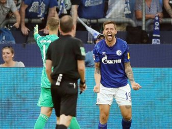 Topspiel: Schalke hadert mit Schiedsrichter Topspiel: Schalke hadert mit Schiedsrichter