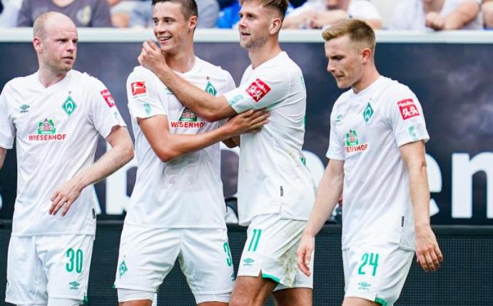 Füllkrug (2.v.r.) erzielte sein erstes Werder-Tor seit 2499 Tagen. Foto: Uwe Anspach