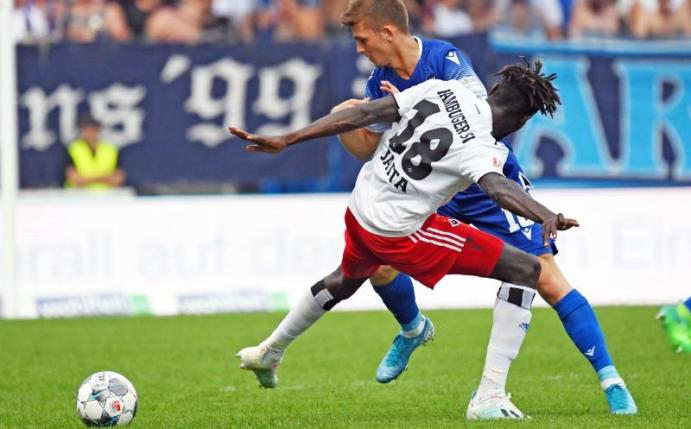 Bakery Jatta wurde von den KSC-Fans ausgepfiffen. Foto: Uli Deck