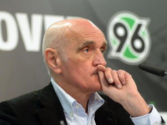 Attackiert nach Ende des internen Streits um die 50+1-Regel bei Hannover 96 die DFL: Hauptgesellschafter Martin Kind. Foto: Peter Steffen Attackiert nach Ende des internen Streits um die 50+1-Regel bei Hannover 96 die DFL: Hauptgesellschafter Martin Kind. Foto: Peter Steffen