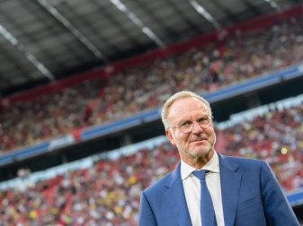 Karl-Heinz Rummenigge appelliert an die deutschen Clubs auf internationaler Bühne Muskeln zu zeigen. Foto: Matthias Balk Karl-Heinz Rummenigge appelliert an die deutschen Clubs auf internationaler Bühne Muskeln zu zeigen. Foto: Matthias Balk
