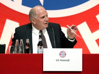Offiziell: Hoeneß legt Amt als Bayern-Präsident nieder Offiziell: Hoeneß legt Amt als Bayern-Präsident nieder