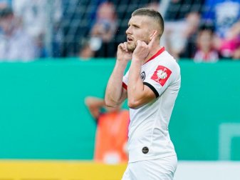 Hatte sich mit einer lustlosen Leistung den Zorn der Fans zugezogen: Frankfurts Ante Rebic. Foto: Uwe Anspach