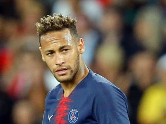 Neymar will von Paris unbedingt zum FC Barcelona wechseln. Foto: Michel Euler/AP Neymar will von Paris unbedingt zum FC Barcelona wechseln. Foto: Michel Euler/AP