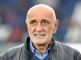 Martin Kind, der Hauptgesellschafter von Hannover 96, empfiehlt: Kein Protest wegen Jatta. Foto: Peter Steffen Martin Kind, der Hauptgesellschafter von Hannover 96, empfiehlt: Kein Protest wegen Jatta. Foto: Peter Steffen