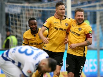 Lucas Röser (2.v.r.) wechselt nach Kaiserslautern Lucas Röser (2.v.r.) wechselt nach Kaiserslautern