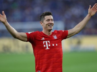 Robert Lewandowski verlängert bis 2023 beim FC Bayern Robert Lewandowski verlängert bis 2023 beim FC Bayern