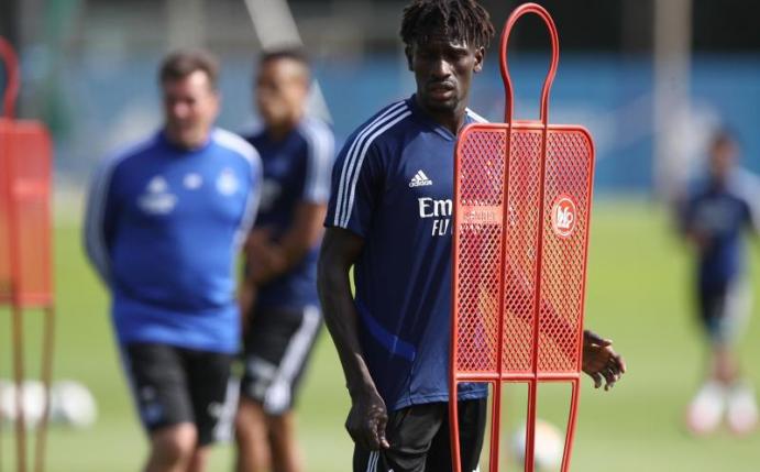 Der Hamburger SV hält zu Bakery Jatta. Foto: Christian Charisius