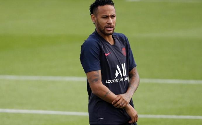 Sitzt weiter zwischen den Stühlen: PSG-Superstar Neymar. Foto: Francois Mori/AP