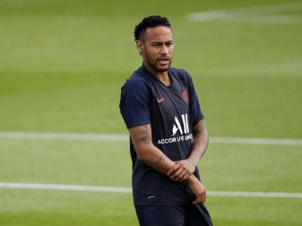 Sitzt weiter zwischen den Stühlen: PSG-Superstar Neymar. Foto: Francois Mori/AP Sitzt weiter zwischen den Stühlen: PSG-Superstar Neymar. Foto: Francois Mori/AP