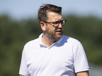 Paderborns Sport-Geschäftsführer Martin Przondziono will für seinen Verein noch einen Spieler verpflichten. Foto: Guido Kirchner Paderborns Sport-Geschäftsführer Martin Przondziono will für seinen Verein noch einen Spieler verpflichten. Foto: Guido Kirchner